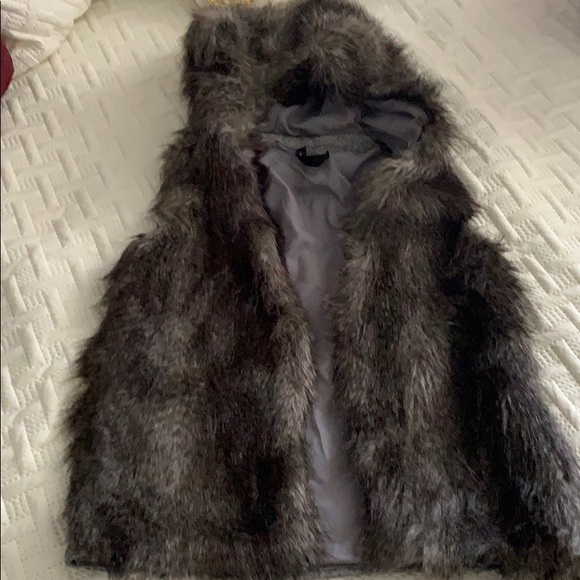 Jessica‎ Simpson faux fur Gray Vest - Picture 1 of 6